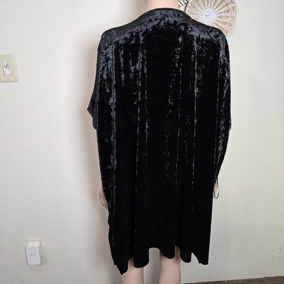 Madeline Sparklestein Embroidered Floral Black Boho Velvet Kimono Top Size M/L - Picture 7 of 15